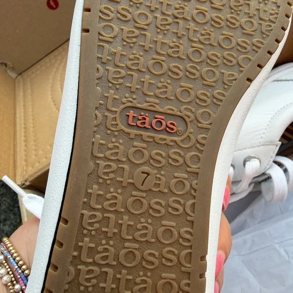 Taos Footwear Women's Zipster White Sneaker ZTR-14098 Size 7 - Picture 3 of 4